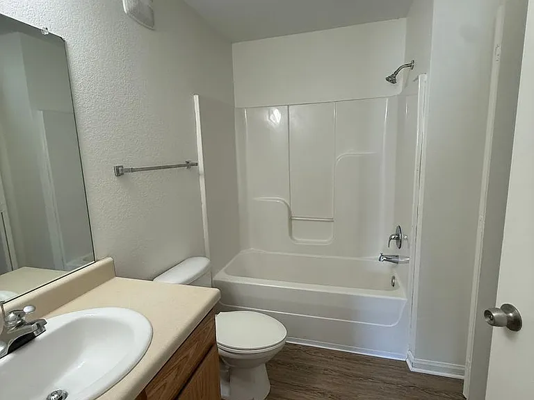 Highlands Apts — Photo 7