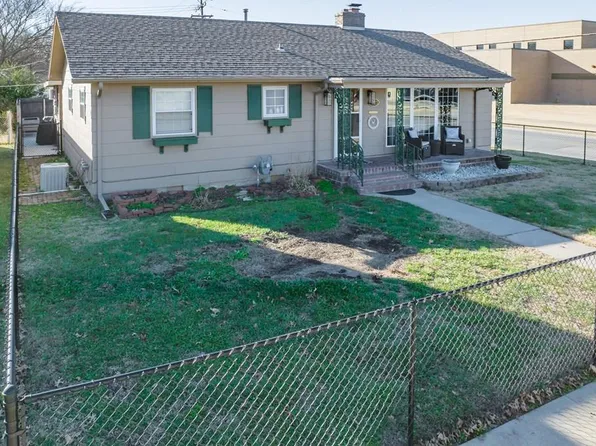 1323 W 3rd St, Coffeyville, KS 67337