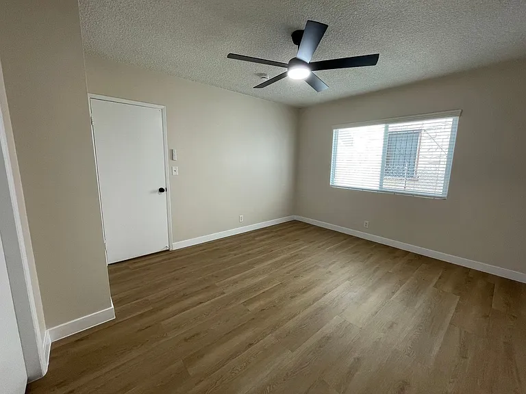 1141 Molino Ave — Photo 31
