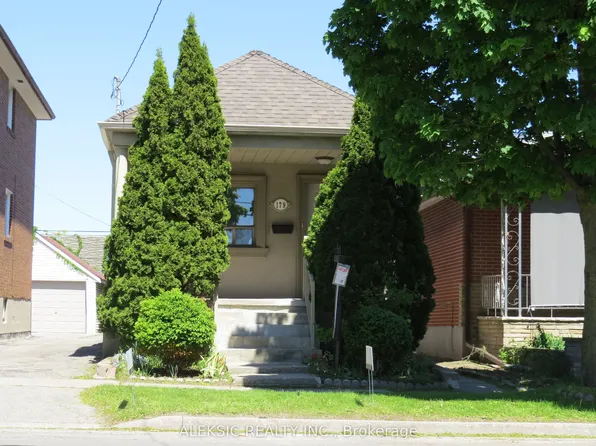 179 Thirtieth St, Toronto, ON M8W 3C6