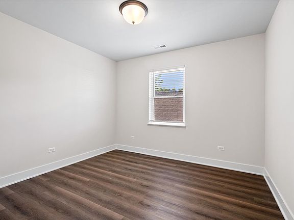 4th image of 2314 W Arthur Ave #1