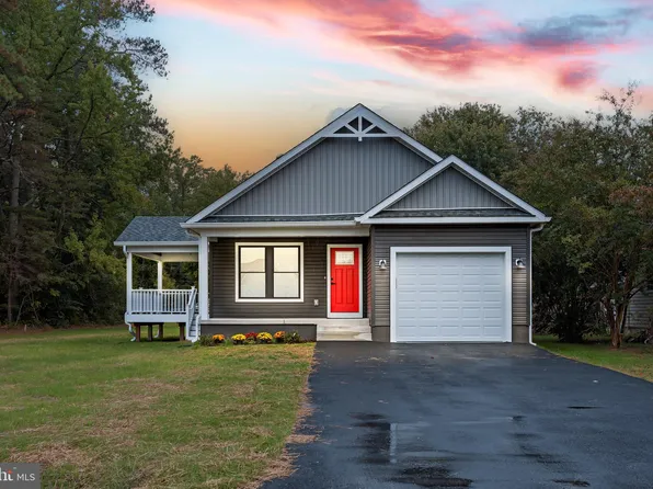 302 Woodland Dr, Montross, VA 22520