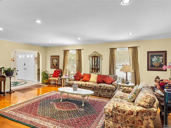 5th image of 144 Landing Meadow Road