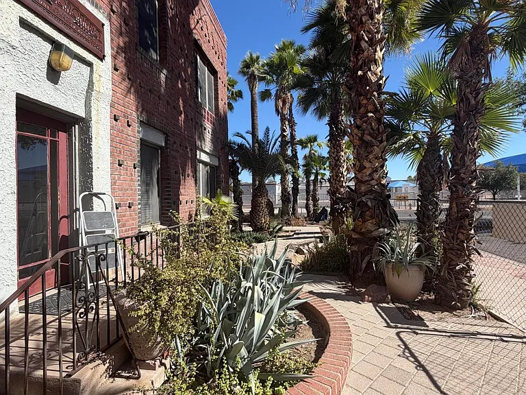 902 E Palm Ln #4 — Photo 23