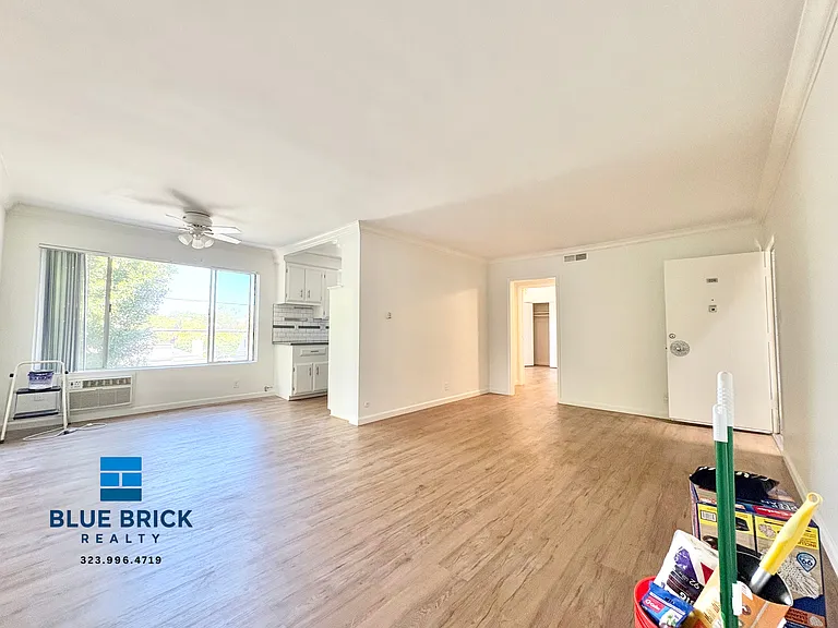 942 N Gardner St #204 — Photo 5