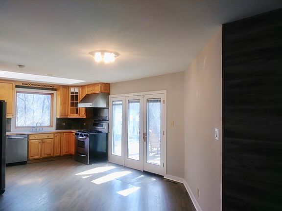 4th image of 488 E Lake Shore Dr