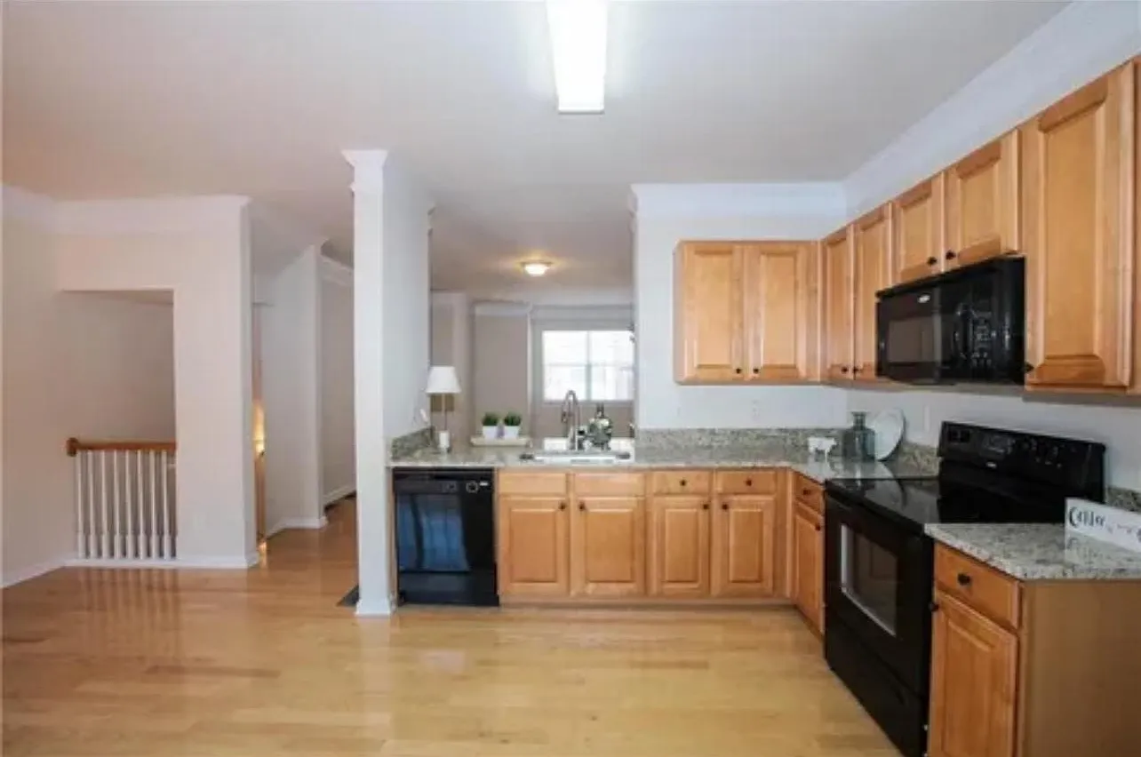 3 bed, 1306 sqft, $2,800 — Photo 4
