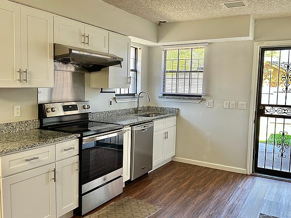 4th image of 3330 San Mateo Dr