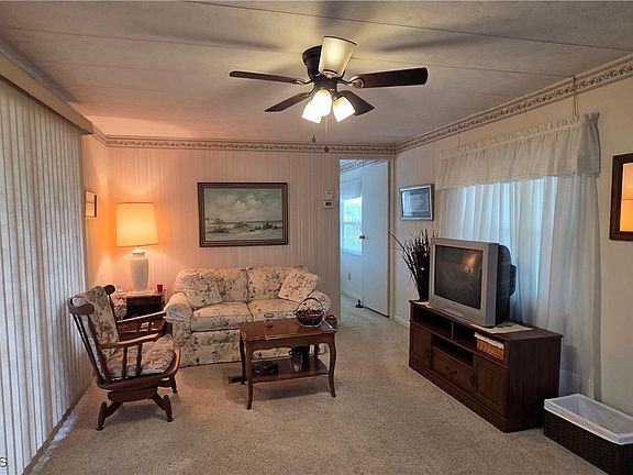4th image of 595 Daisy Dr