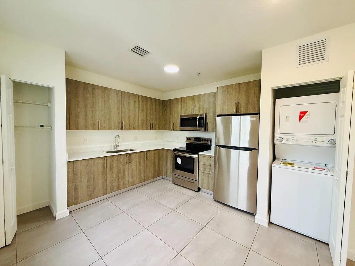 Unit Photo - 1295 W 69th St #203