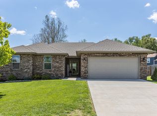 3330 E Beaumont Ct, Springfield, MO 65804