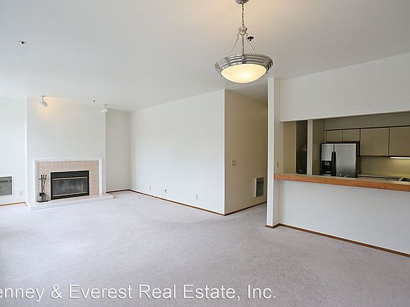 3rd image of 1626 Lombard St APT 2