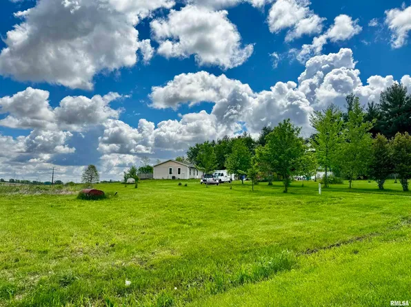 1391 300th St, Sherrard, IL 61281