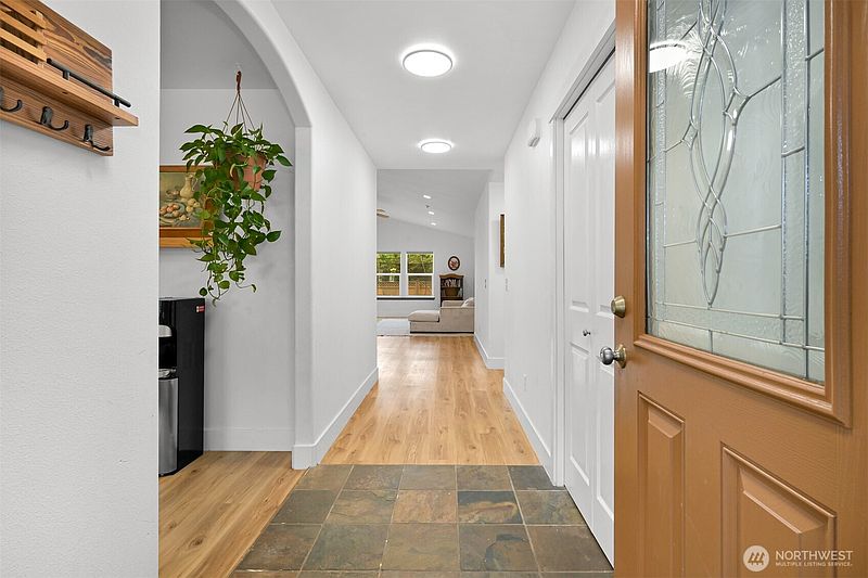 5th image of 403 Jackson Court