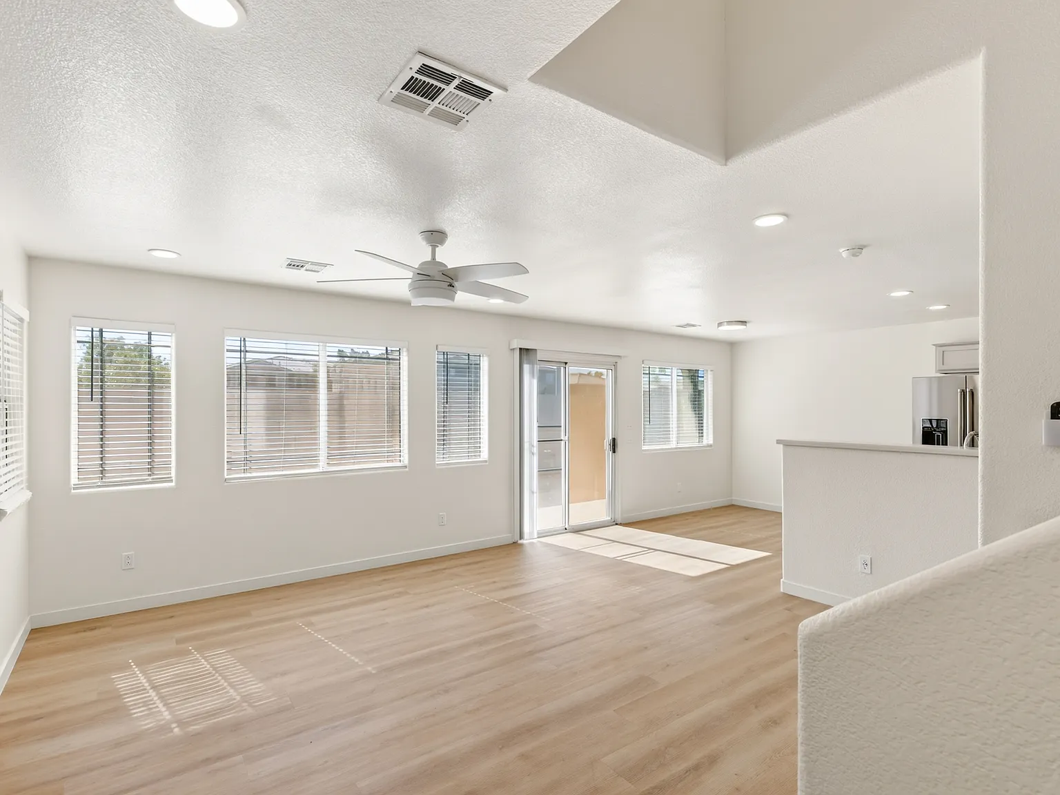 4 bed, 2.5 bath, 1595 sqft, $2,250 — Photo 2