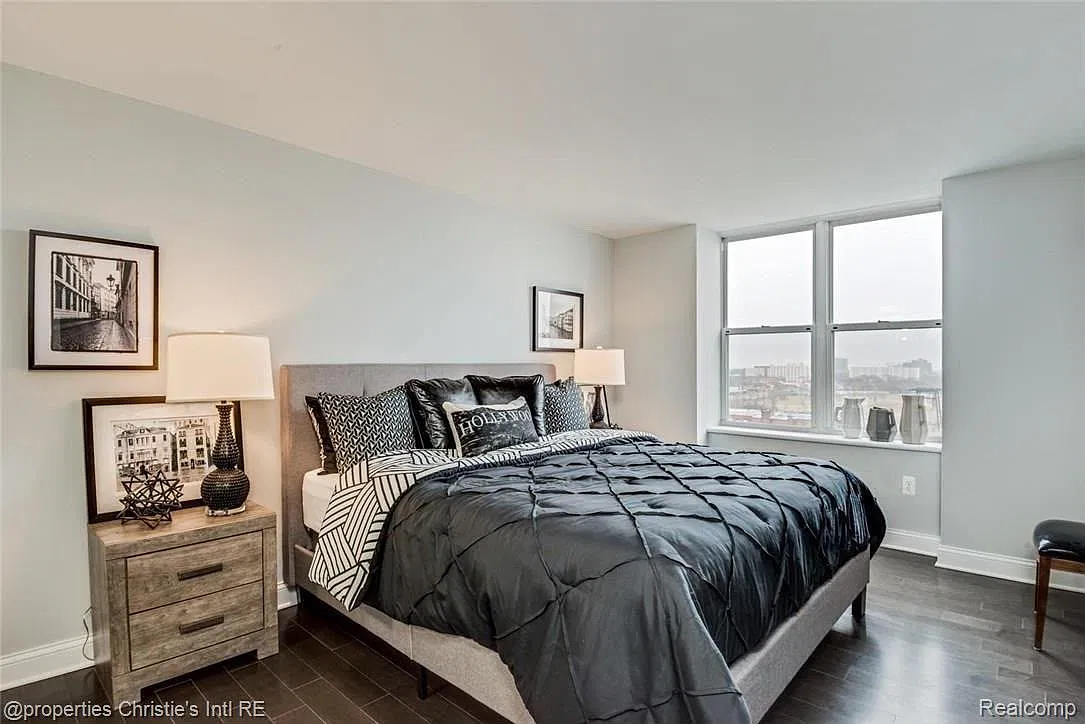 2 bed, 1031 sqft, $2,500 — Photo 4