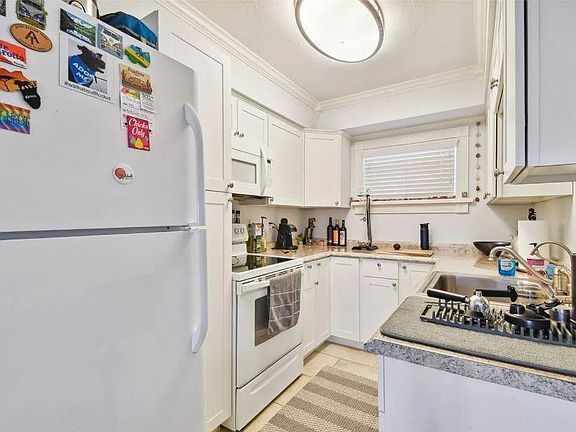 4th image of 2049 Doud St Unit B