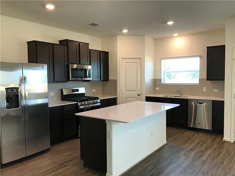 720 Mallow Rd — Photo 4