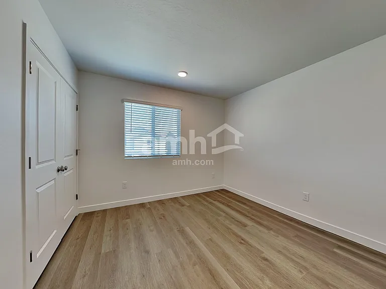 4625 S 97th Dr — Photo 20