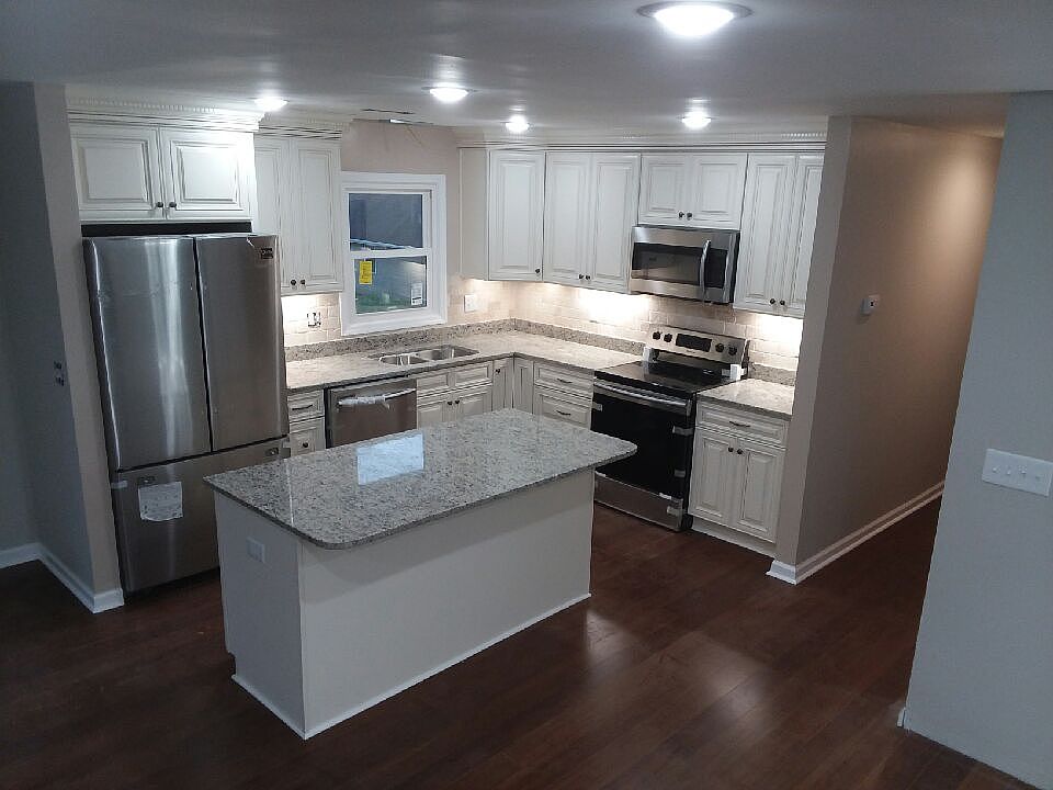 Custom Kitchen w/Granite