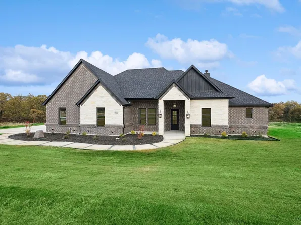 5000 Glenoaks Ct, Weatherford, TX 76088