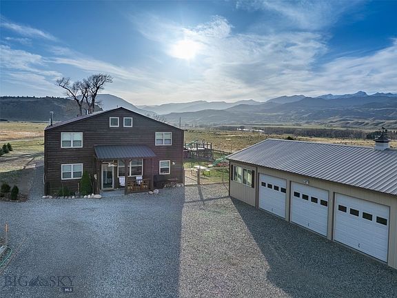 4th image of 682 E River Rd