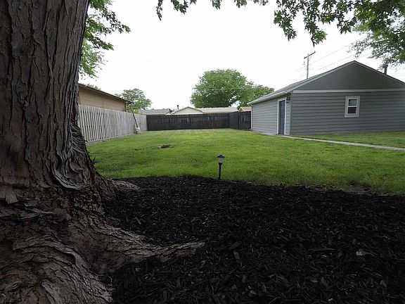 3rd image of 208 S Elder Ave