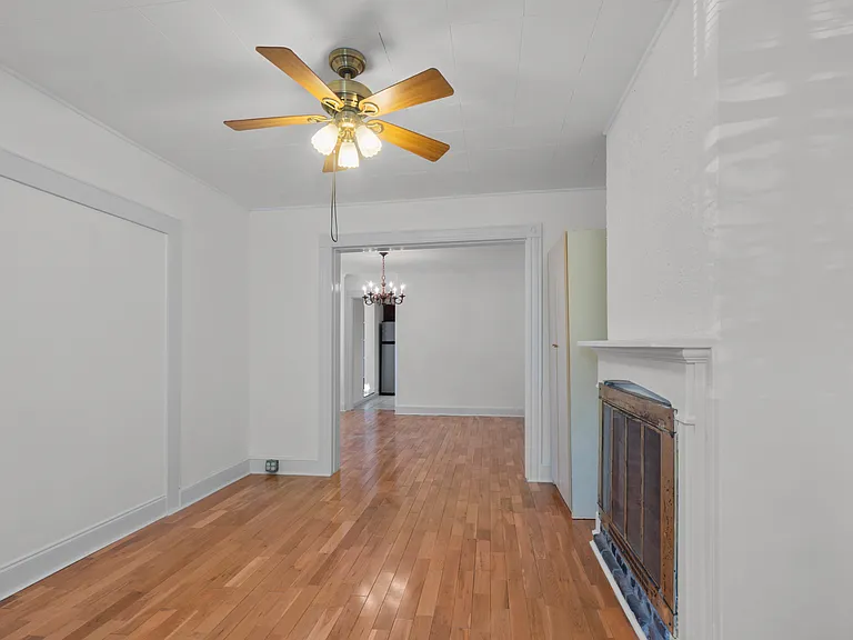 637 36th St #1 — Photo 3