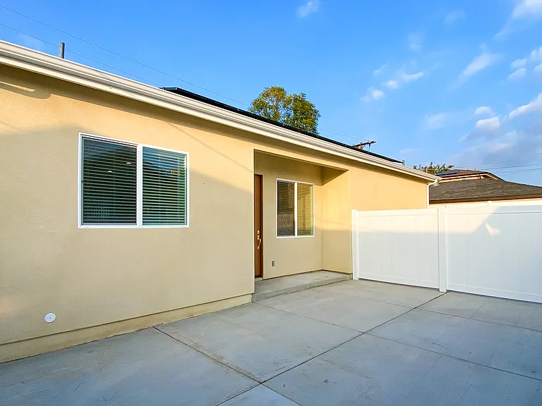 11933 Stagg St #B — Photo 2