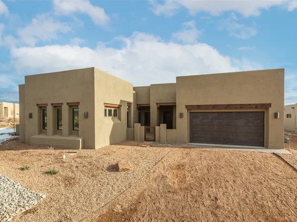 4 Delantera Ct, Santa Fe, NM 87506