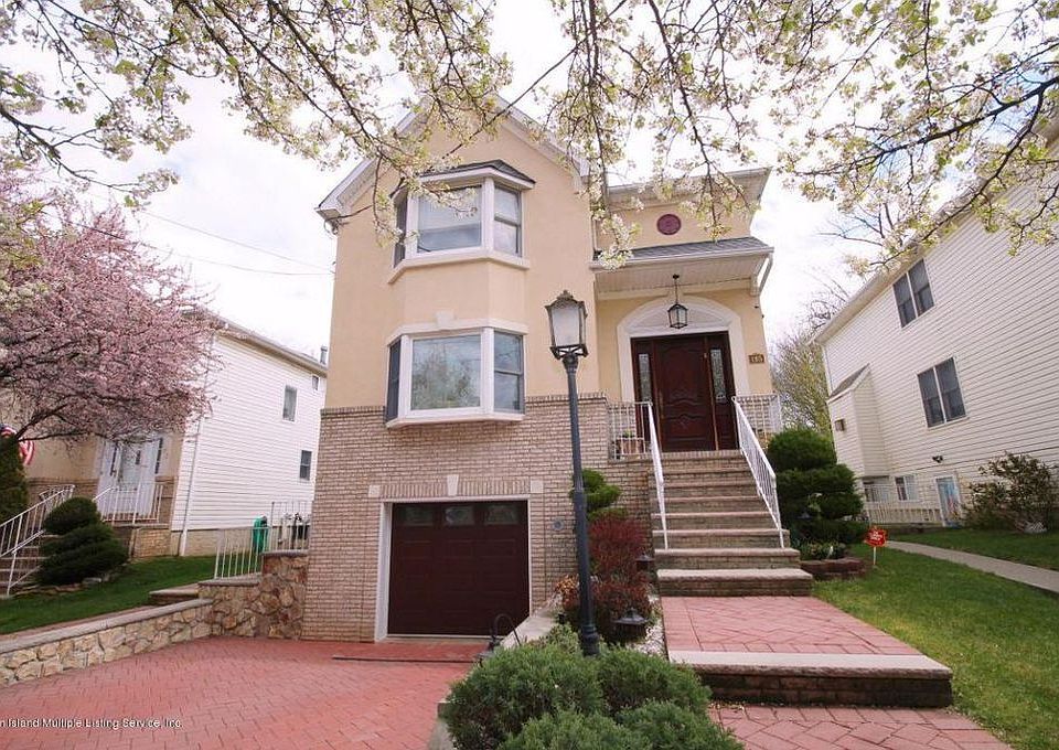 1st image of 185 Woodvale Ave