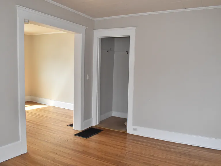 472 Coffeen St — Photo 11