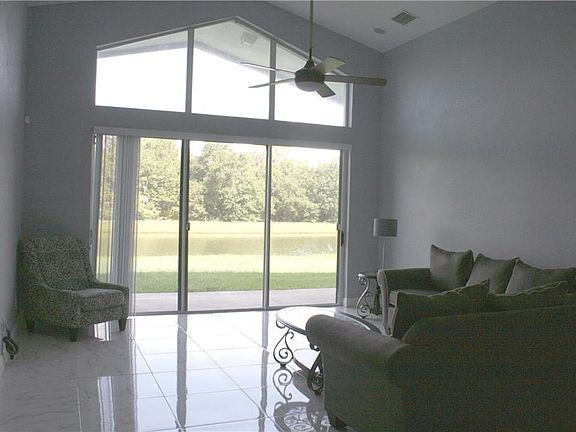 4th image of 9043 Pinebreeze Dr