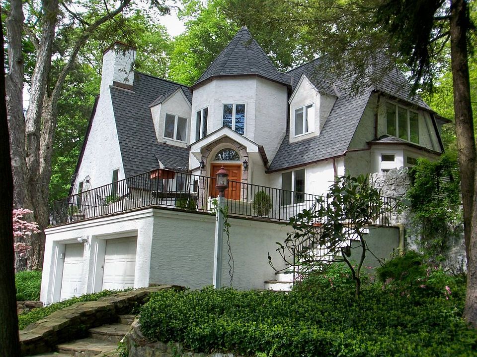 Front view with semi-circular driveway