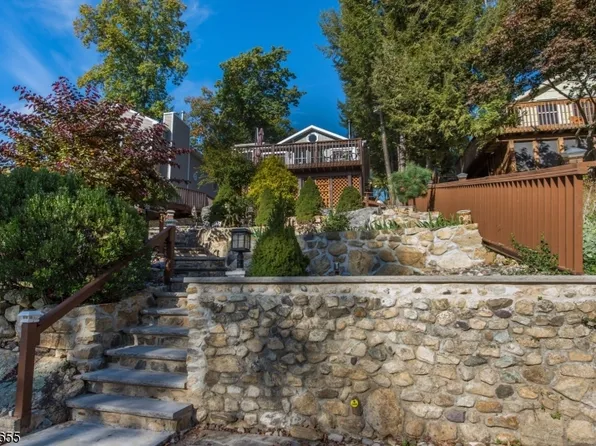 25 Lake Rd, Denville, NJ 07834