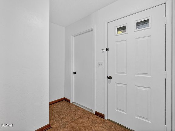 3rd image of 109 Shangri La Cir
