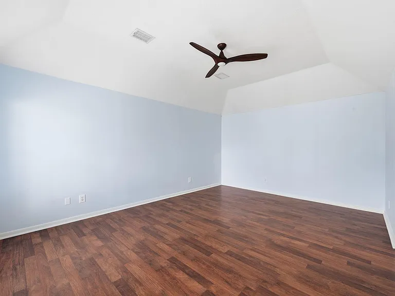 1813 Oak Wood Dr E — Photo 26