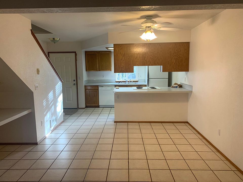 2nd image of 200 E Rowell St APT C