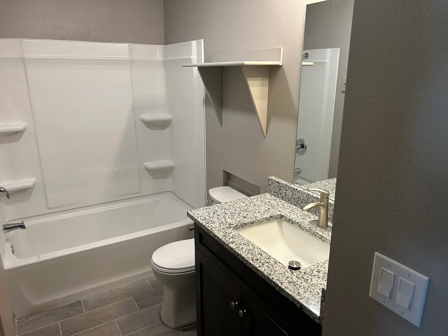 3 bed, 1228 sqft, $2,200 — Photo 2