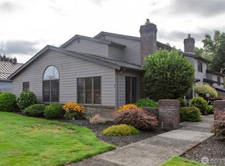 1111 Grover St APT 1A, Lynden, WA 98264