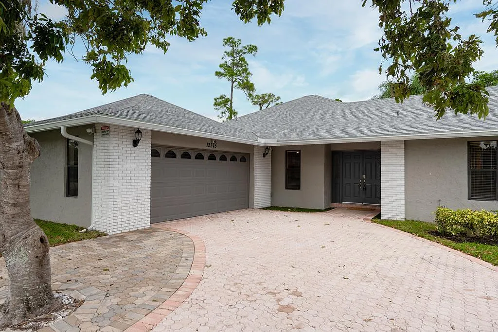 4 bed, 2.5 bath, 2376 sqft, $8,000 — Photo 3