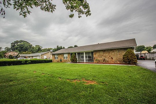 3rd image of 3041 Calloway Cir