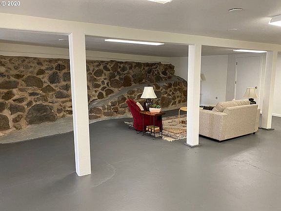 4th image of 111 E Jewett Blvd