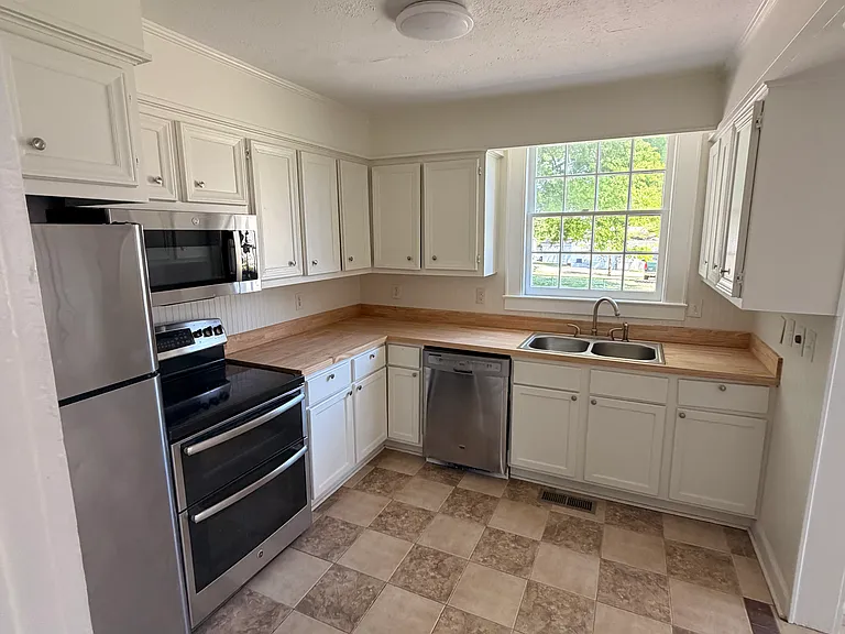 504 Fleming St — Photo 2