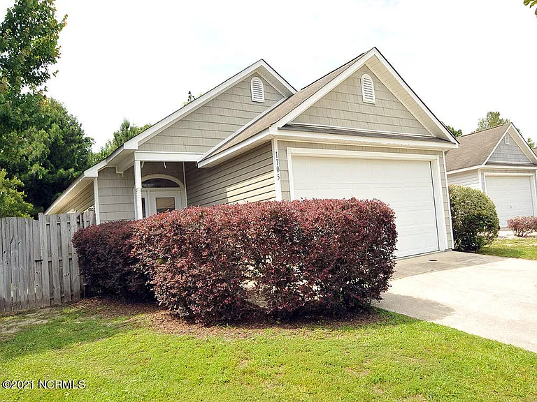 1105 Loman Ln — Photo 2