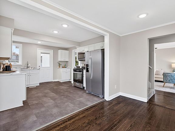 4th image of 2820 6th Ave