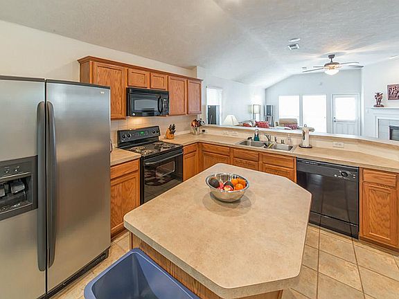 5th image of 10611 Saratoga Sq