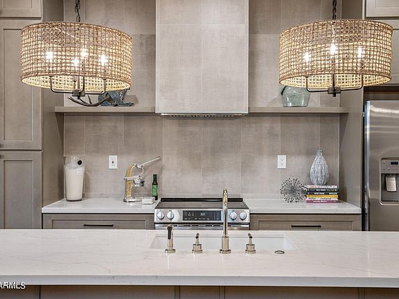 3rd image of 19550 N GRAYHAWK Drive #1047