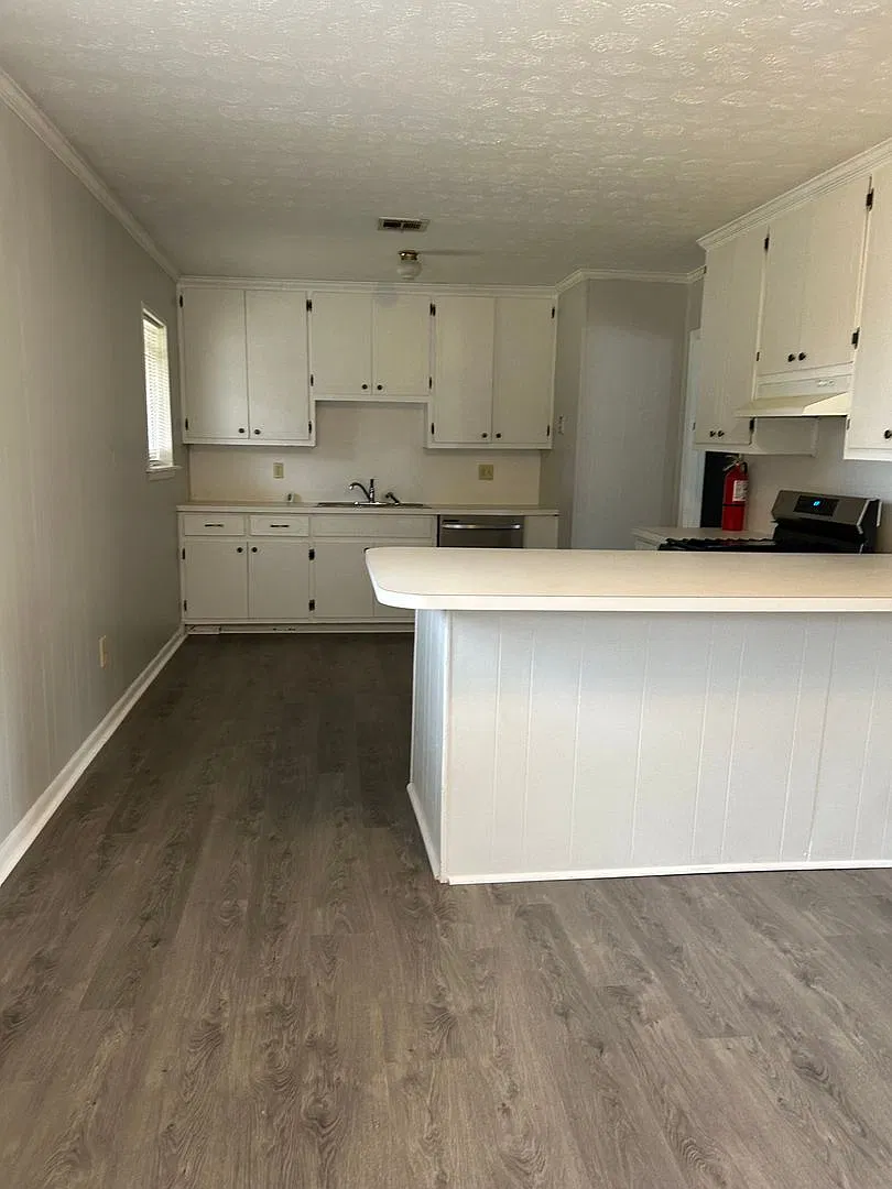 3 Bed, 1 Bath in Millbrook — Photo 4