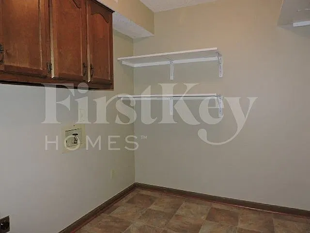 2056 Kingsrow Pkwy — Photo 8